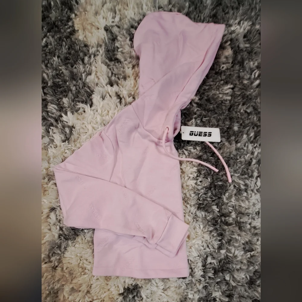 GUESS - Picture 6 of 8